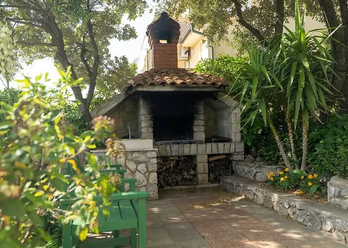 Сasa de vacaciones W/ Spacious Terrace Mandre