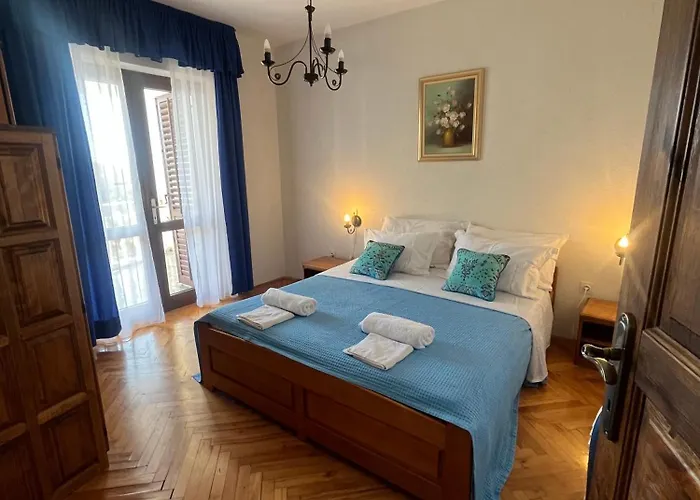 Сasa de vacaciones W/ Spacious Terrace Mandre