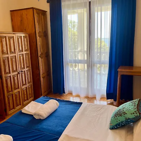 W/ Spacious Terrace Holiday home Mandre