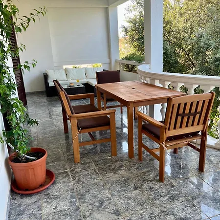 Hébergement de vacances W/ Spacious Terrace