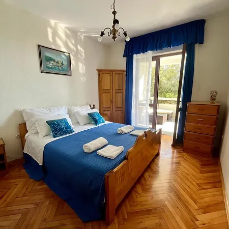 Сasa de vacaciones W/ Spacious Terrace