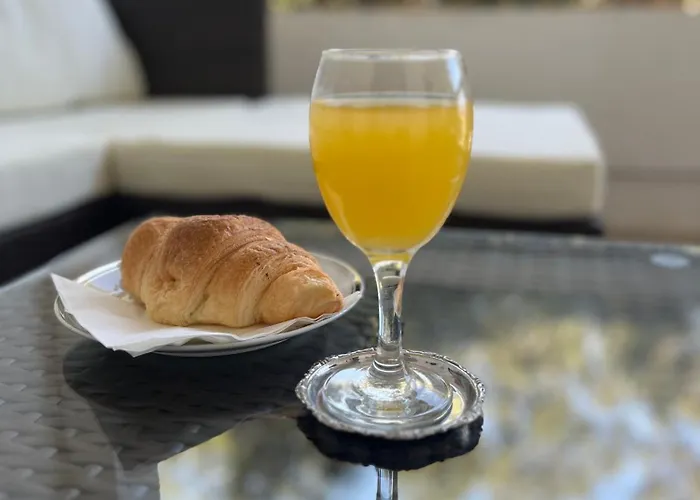 W/ Spacious Terrace Feriehus Mandre