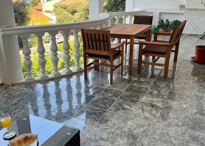 Feriehus W/ Spacious Terrace Mandre