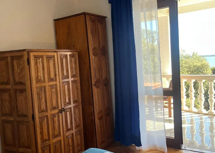 W/ Spacious Terrace Ferienhaus *