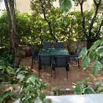 W/ Spacious Terrace Semesterbostad *