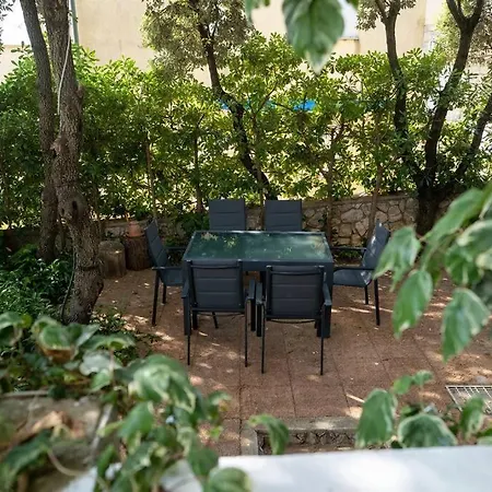 W/ Spacious Terrace Vakantiehuis *