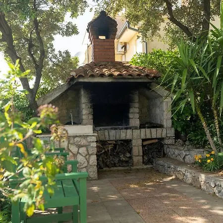 Vakantiehuis W/ Spacious Terrace Mandre