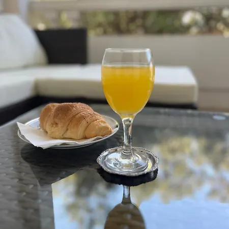 W/ Spacious Terrace Vakantiehuis Mandre