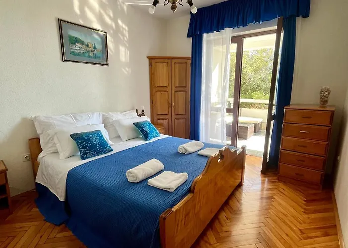 Vikendica W/ Spacious Terrace