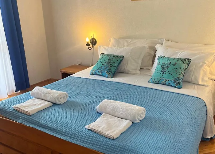 Vikendica W/ Spacious Terrace